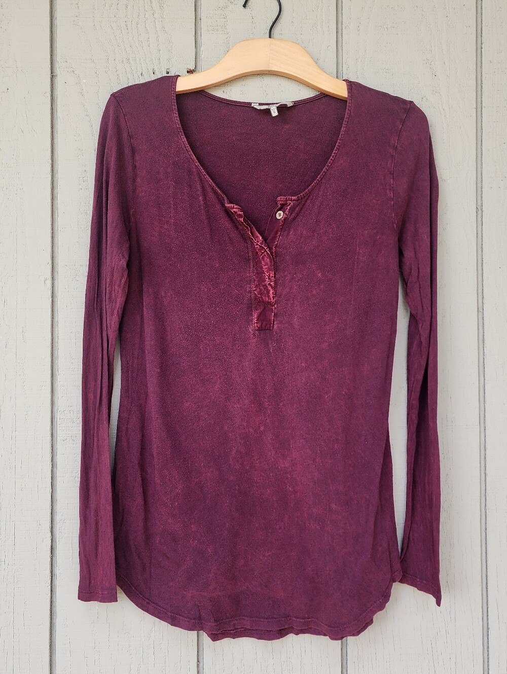 Buckle BKE Burgundy Mineral Wash Tunic Top Small